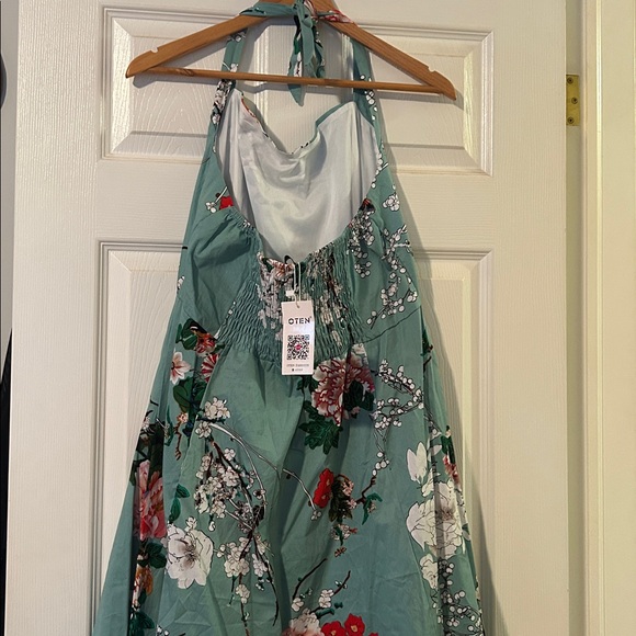 Pinup Floral Halter Midi Dress in Teal - Brand: - Picture 2 of 4